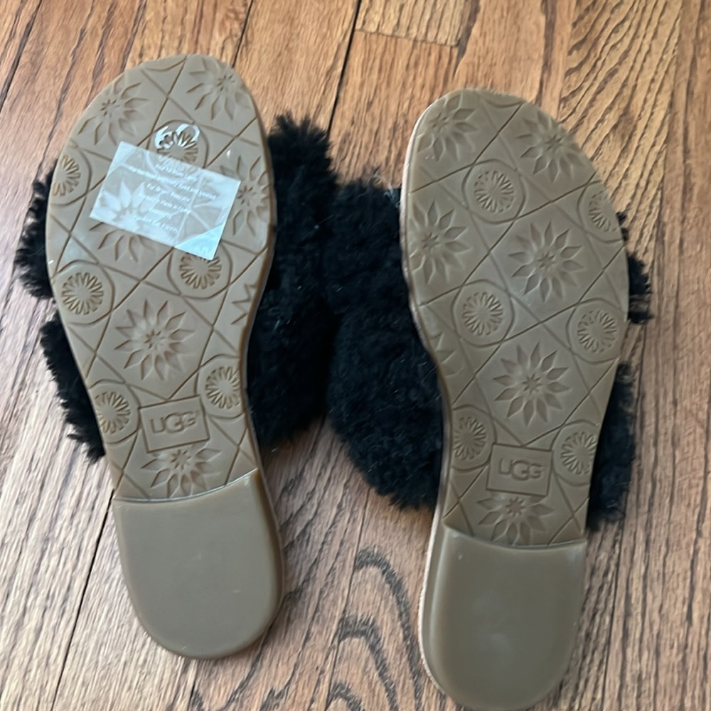 UGG Sandals- New! - Picture 3 of 4